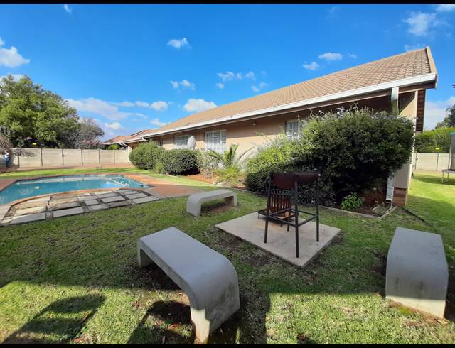 5 BEDROOM HOUSE TO LET IN VAALPARK